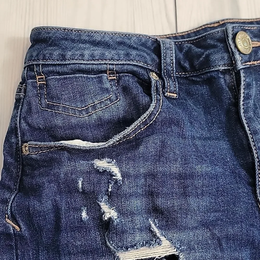 Maurices Distressed Shortie Cuffed Denim Shorts Women's Size 4